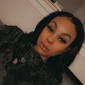 Meet your Posher, Kamari